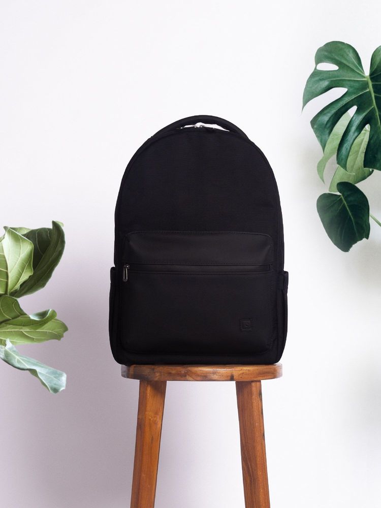 CARRIALL Classic Black Day Backpack (M)-picture-13