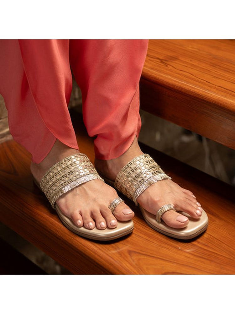 Coral Haze Kinari Gold Kolhapuris