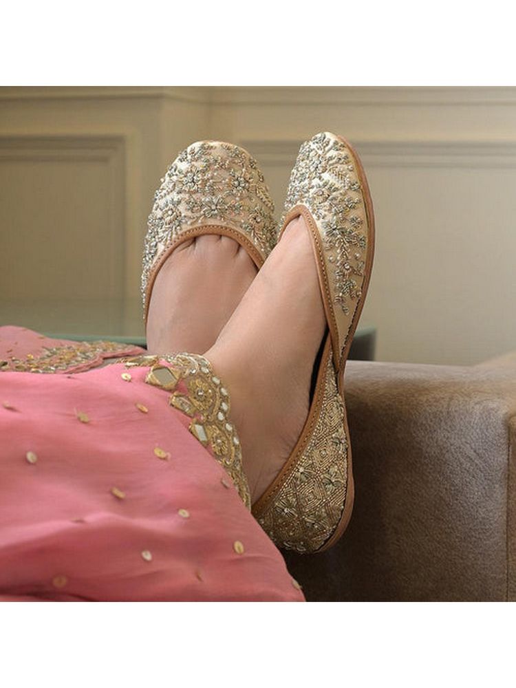 Coral Haze Sadaf Gold Juttis