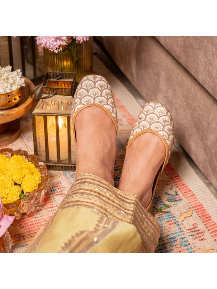 Coral Haze Women White Aarambh Juttis-image-25