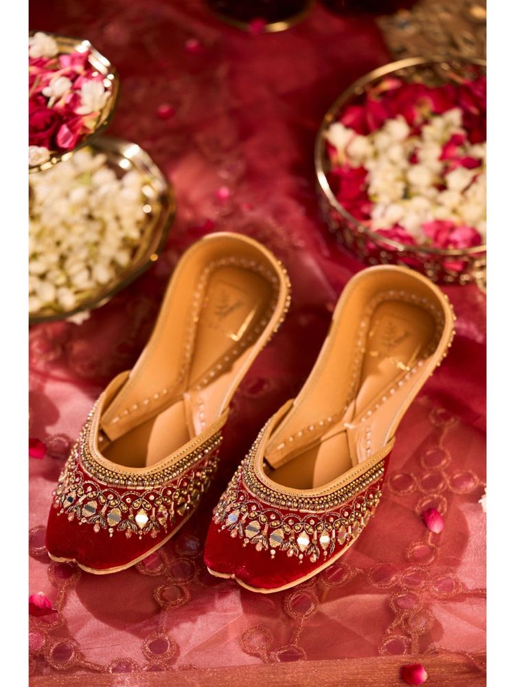 House of Vian Falak Red Juttis-image-24