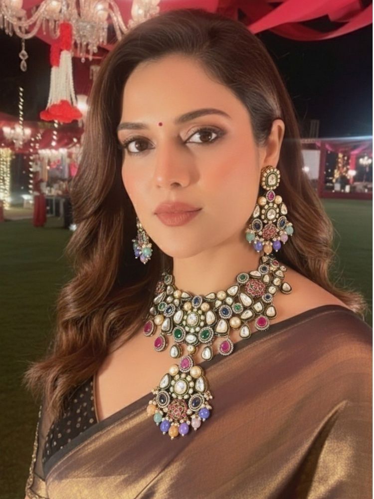 Auraa Trends Elegant Multicolour Traditional Jewellery Set with Pearl and Gemstone Detailing