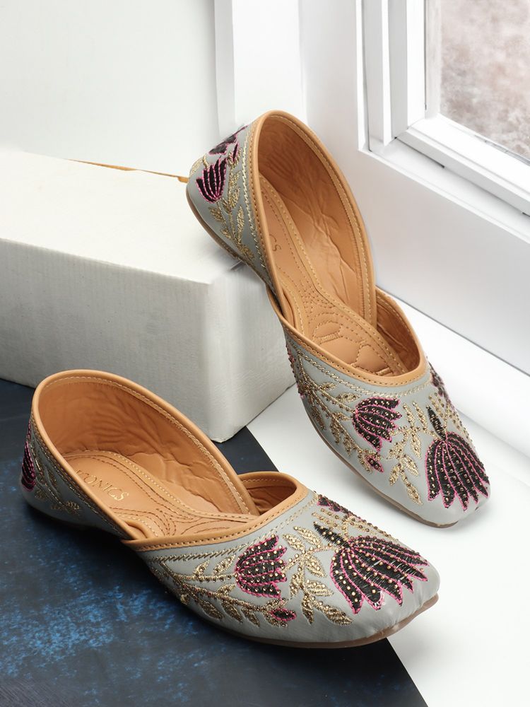 Iconics Womens Grey Color Embroidered Comfortable Juttis-image-41