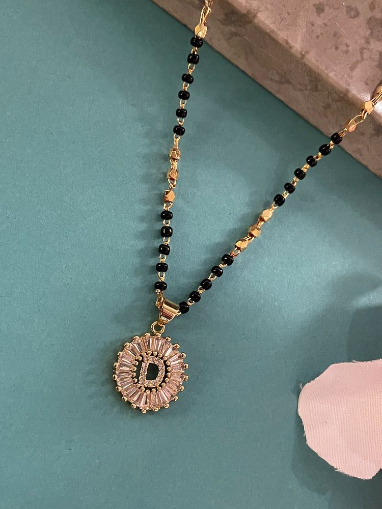 Digital Dress Room D Letter Alphabet American Diamond Round Pendant Short Name Mangalsutra Design-picture-21