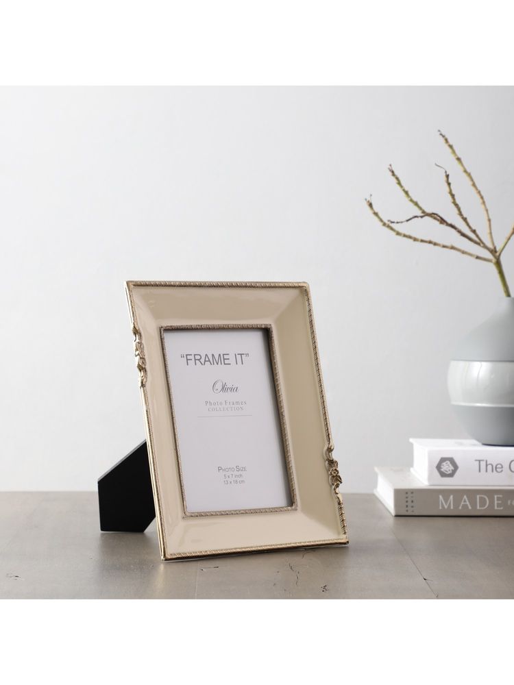 De Maison Decor Enamel Embrace Photo Frame In Gold-image-19