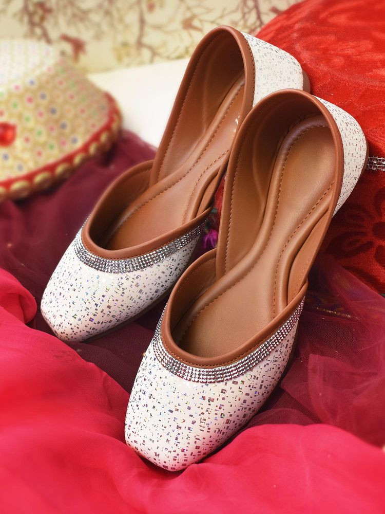 YASSIO Women Aida White Embroidered Juttis-image-5