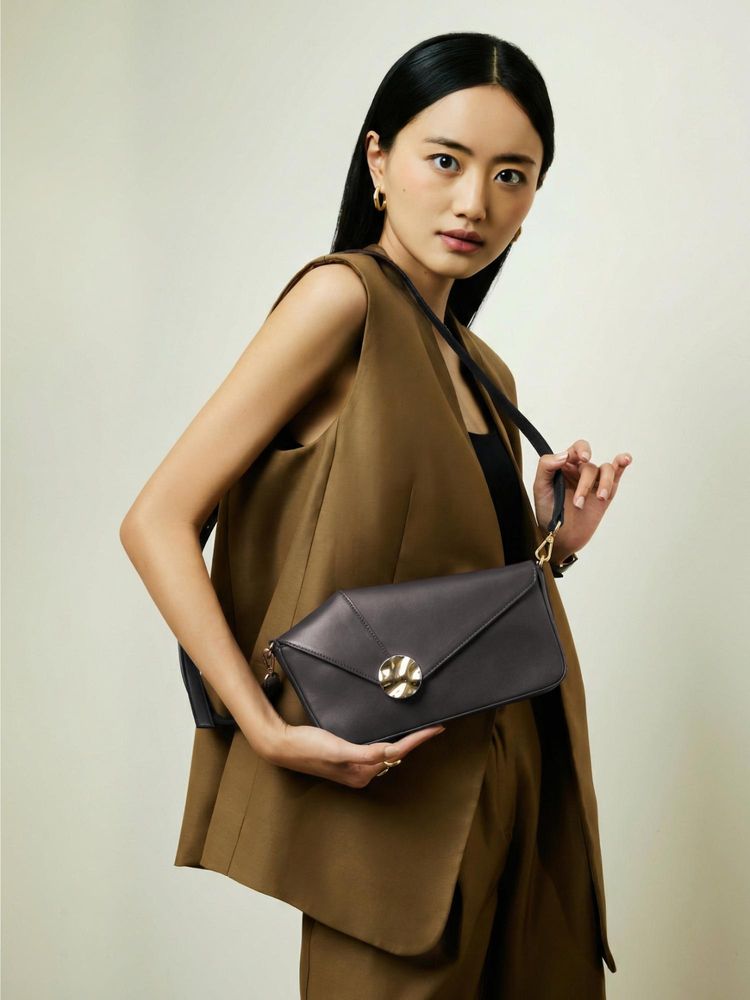 Everpret Black Andrea Convertible Clutch with Strap Sling Bag-picture-18