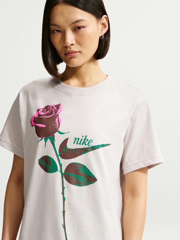Nike Sportswear Women's Oversized Short-Sleeved T-Shirt-picture-20