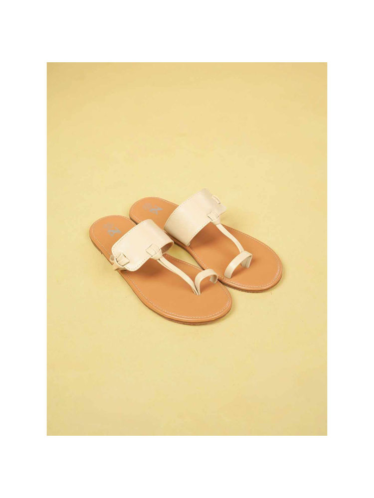 The Madras Trunk Women Tan & White Kolhapuris-picture-12