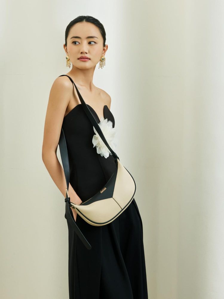 Everpret Women Off White-Black Enso Faux Leather Sling Bag-image-7
