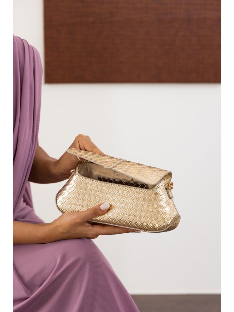 THE GUSTO Bella Textured Clutch Bag - Gold (S)