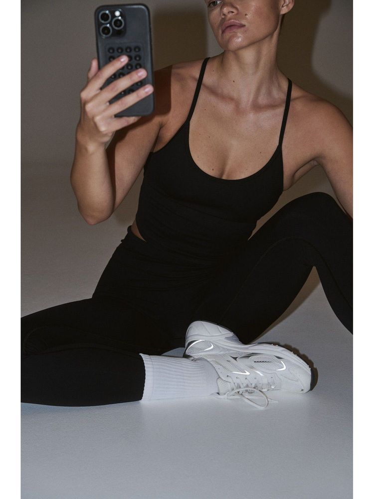 h&m move H&M Women Black Seamless Sports top with DryMove-picture-18