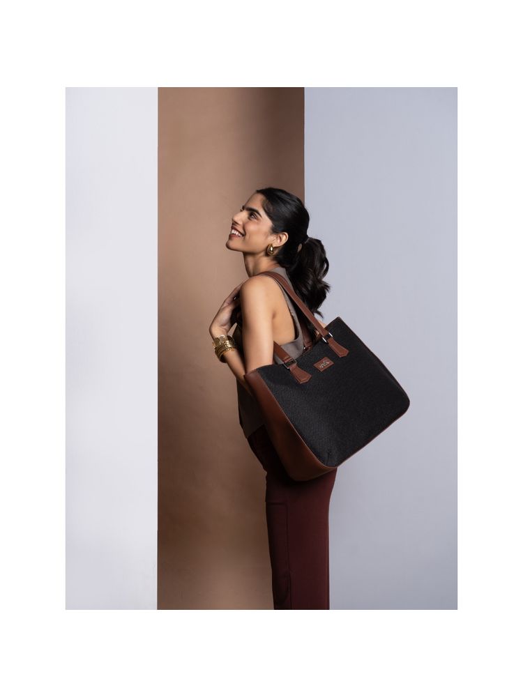 Zouk Jet Black Getaway Shoulder Bag-picture-11