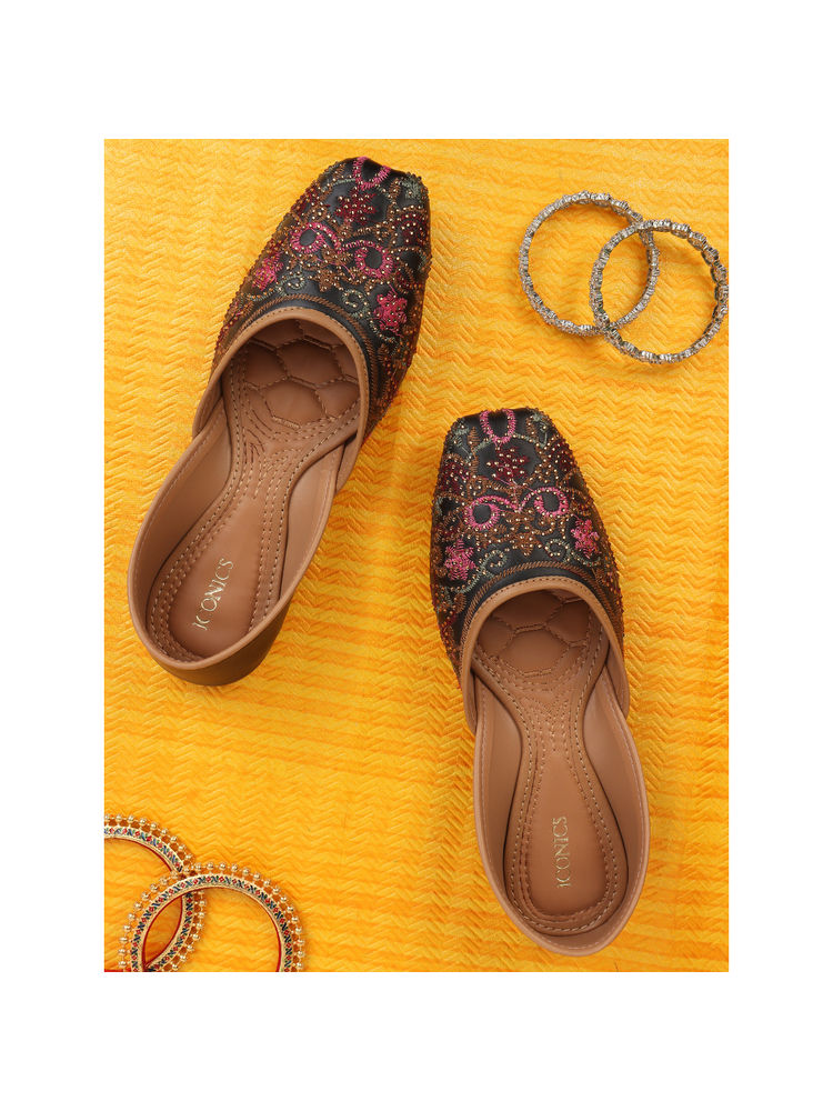 Iconics Women Black Slip-On Square Toe Juttis