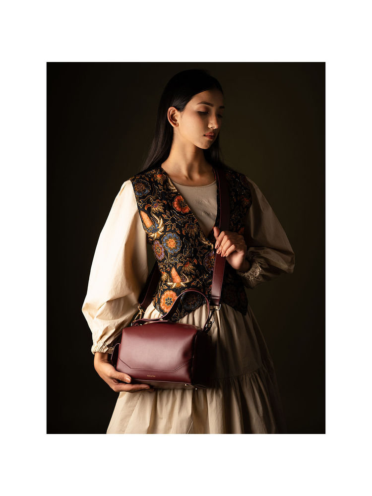 Theater Bonbon Cherry Women Sling Handbag-image-25