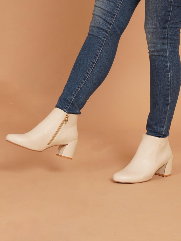 Sherrif Shoes Women Cream Solid Casual Boots-picture-21