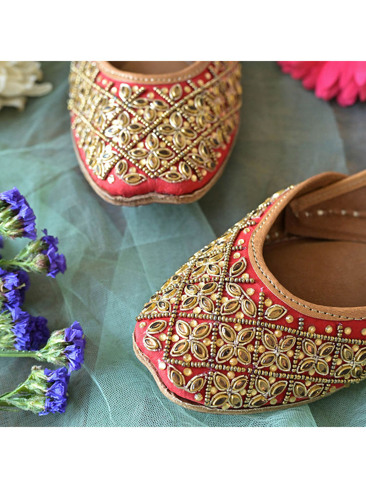 SCENTRA Yara Threadwork Juttis Red-image-48