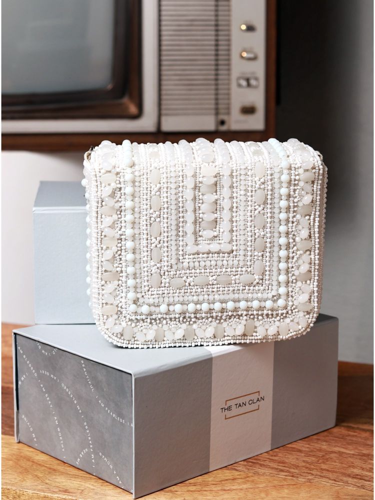 THE TAN CLAN Megan White Clutch With Detachable-image-2