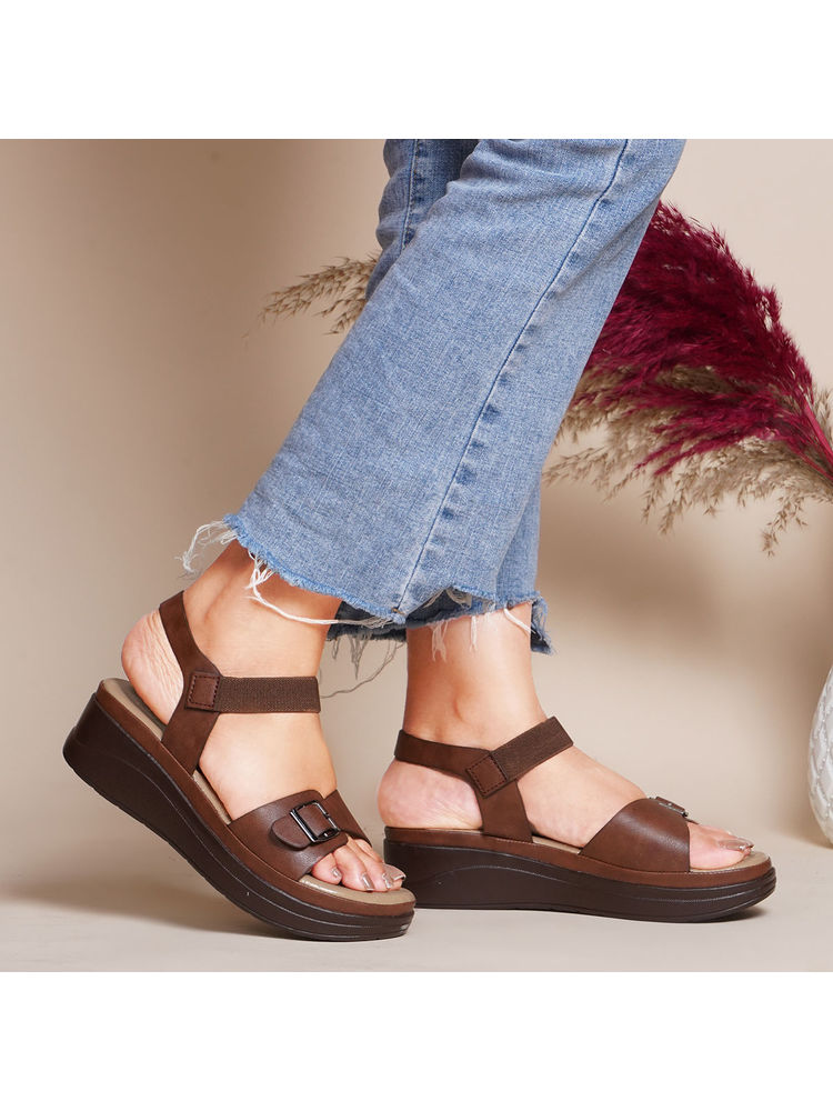 SHUZ TOUCH Women Heeled Sandal Brown