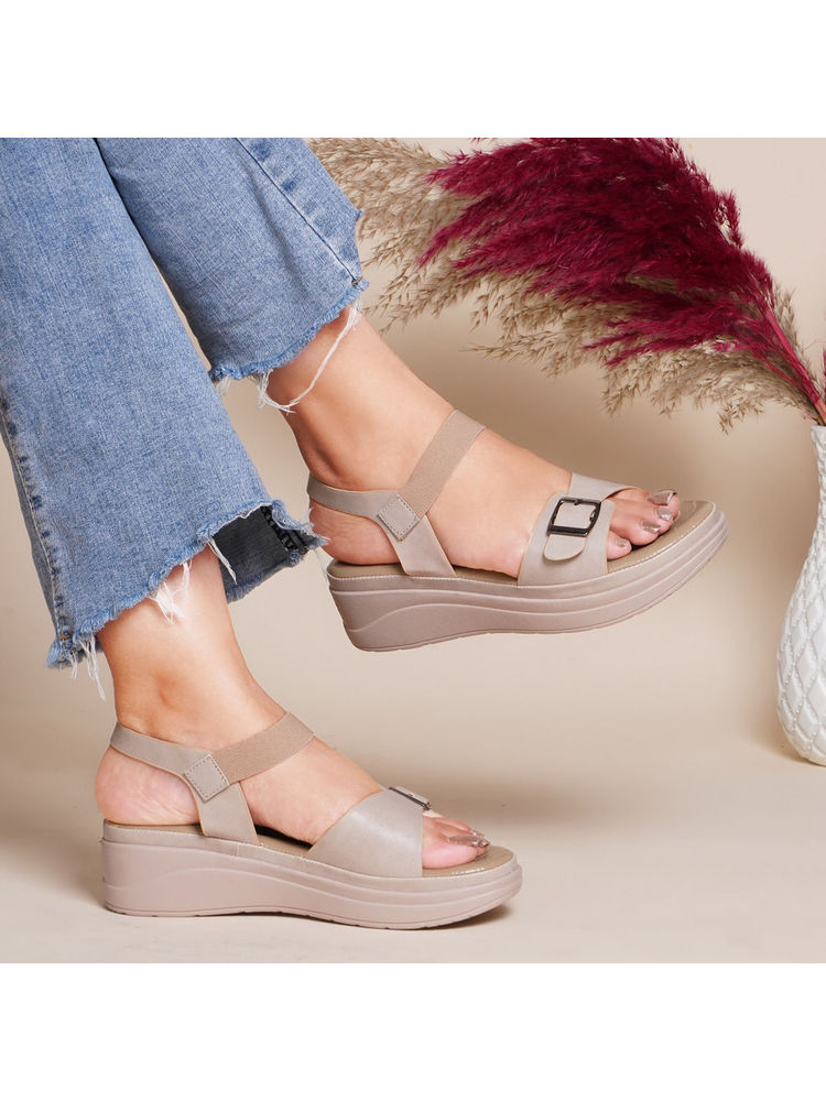 SHUZ TOUCH Women Heeled Sandal Cream