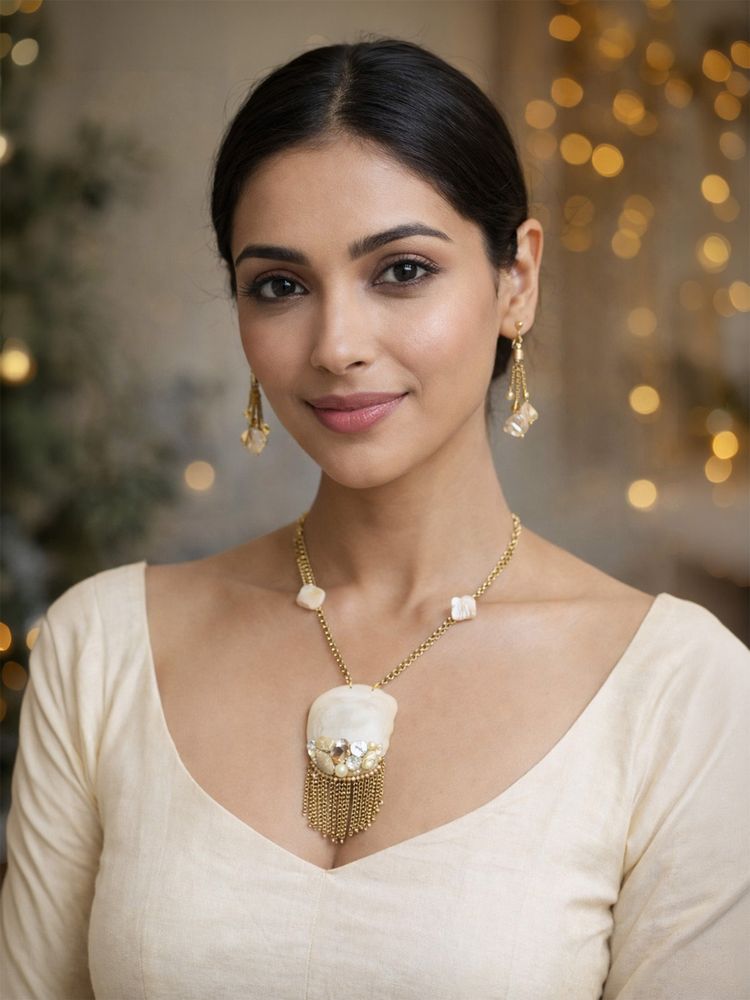 Odette off White Alloy Pearl And Stone Jewellery Set For Women-image-3