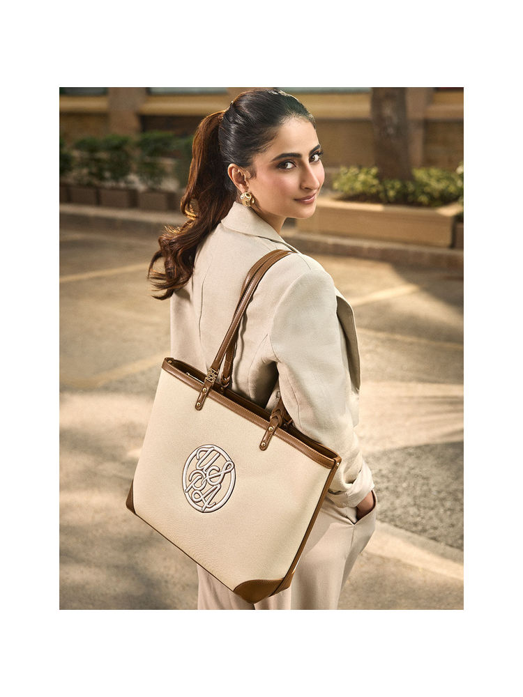 U.S. POLO ASSN. Ava Off White tote Handbag with Solid Finish-picture-23