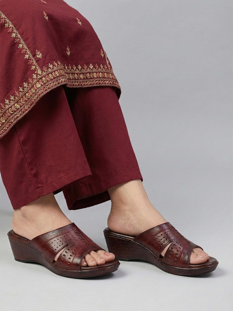 Dollphin Women Maroon Wedges Heels-picture-24