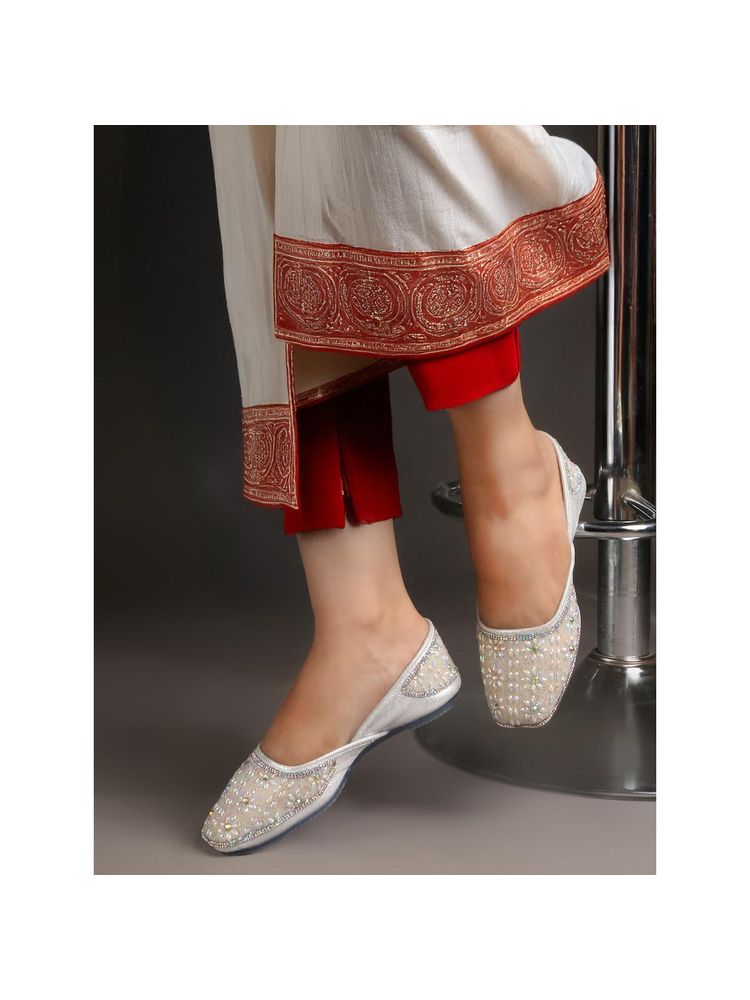 Iconics Women's Silver Floral Crystal Embellished Ethnic Juttis-picture-37