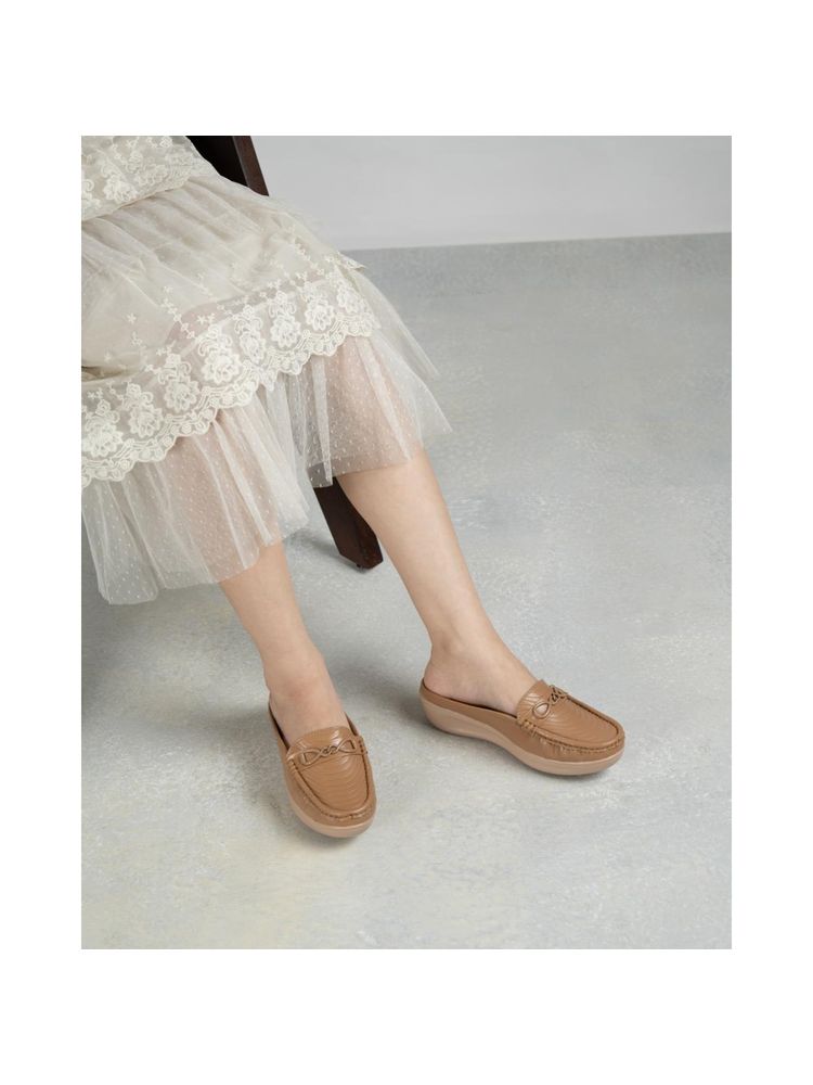 SCENTRA Aarna Brown Cushioned Loafers-picture-23