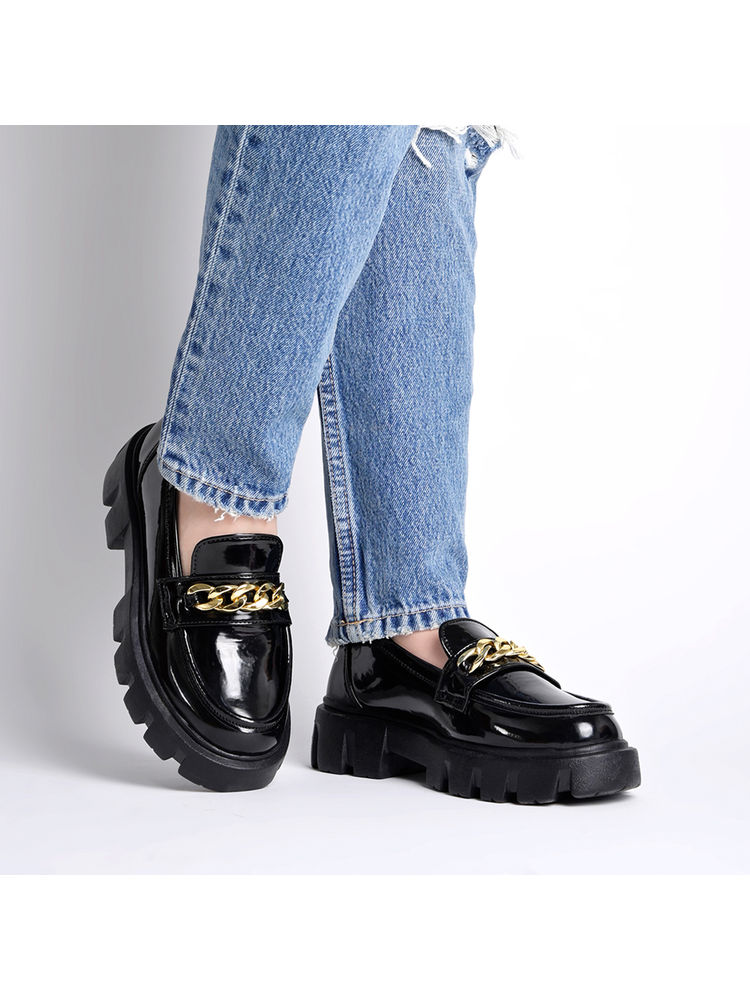 Shoetopia Smart Casual Chain Detailed Black Loafers For Women