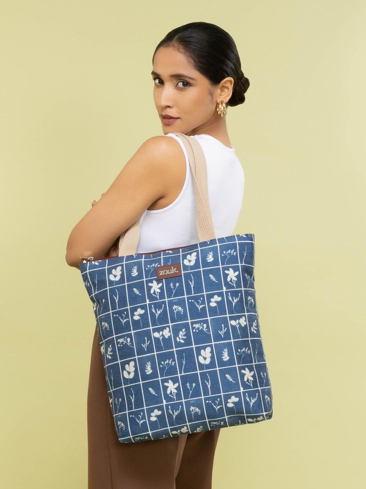 Zouk Blue Lakshadweep Azure Ivy Tote Bag-picture-26