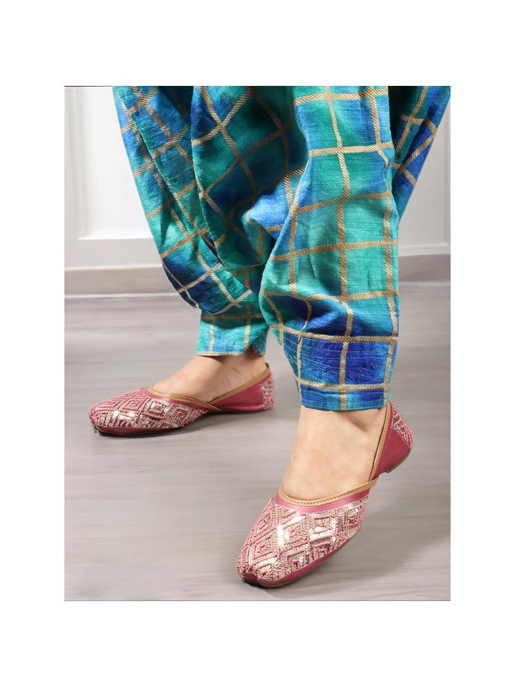 Iconics Pink Slip On Women Juttis