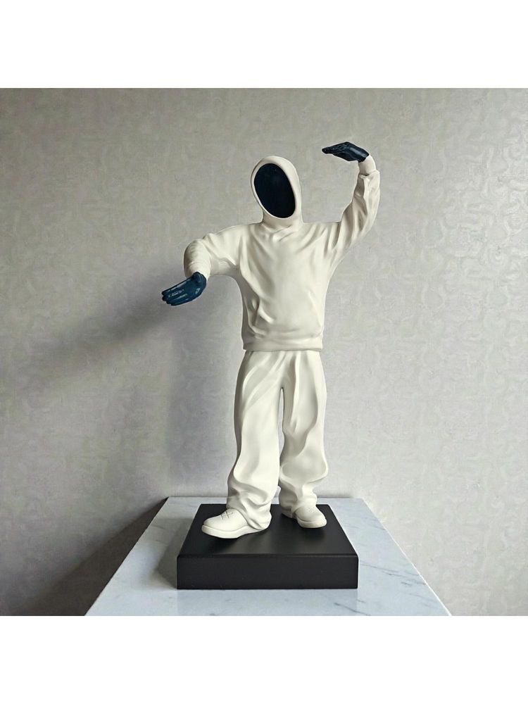 Sun Mun Decors Hollow Man Large Figurine-image-1