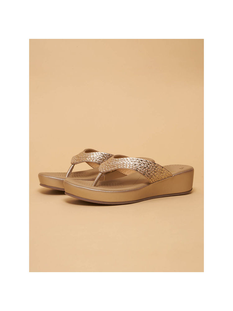 Eridani Charvii Gold Casual Flats-image-46