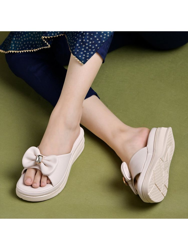 Shoetopia Women Beige Comfortable Sandals