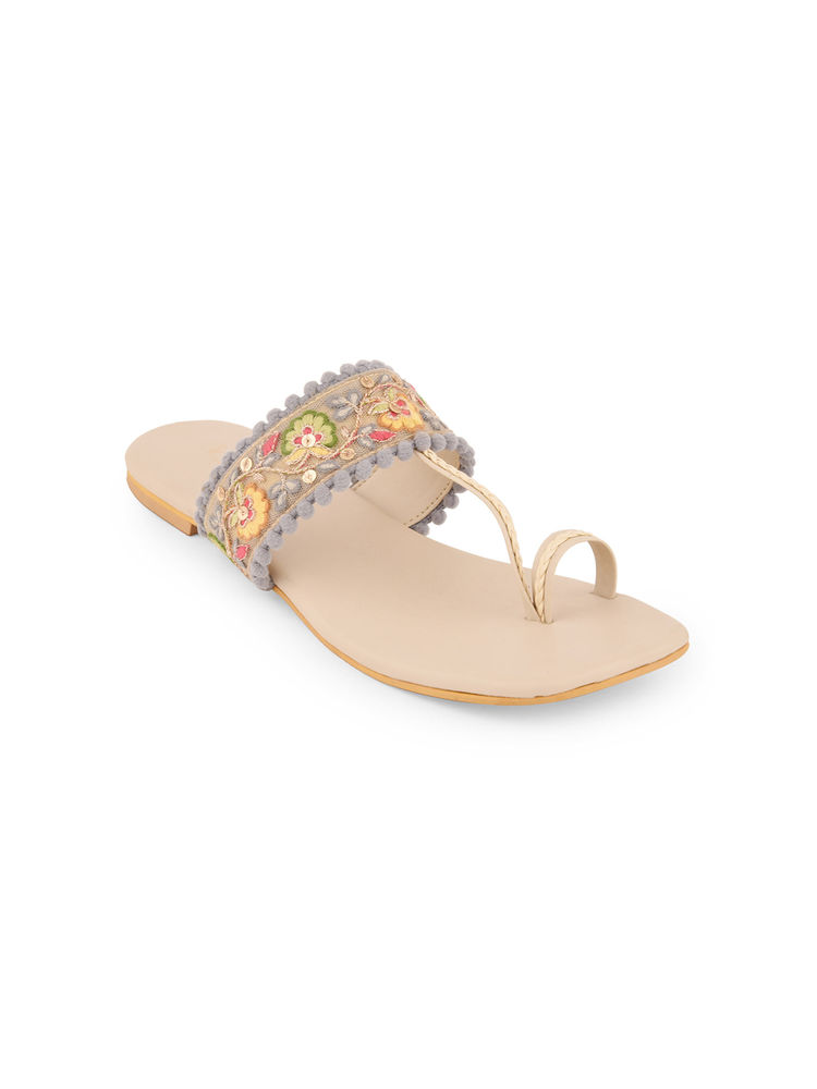 Ek_agga Beige Kolhapuri Flats-image-32