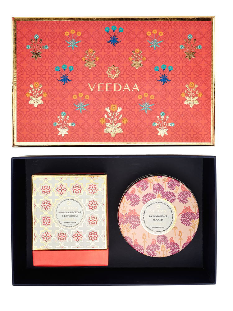 Veedaa Gift Set Himalayan Cedar Patchouli Crown Glass Rajnigandha Blooms 3 Wick Tin Scented Candles-image-21