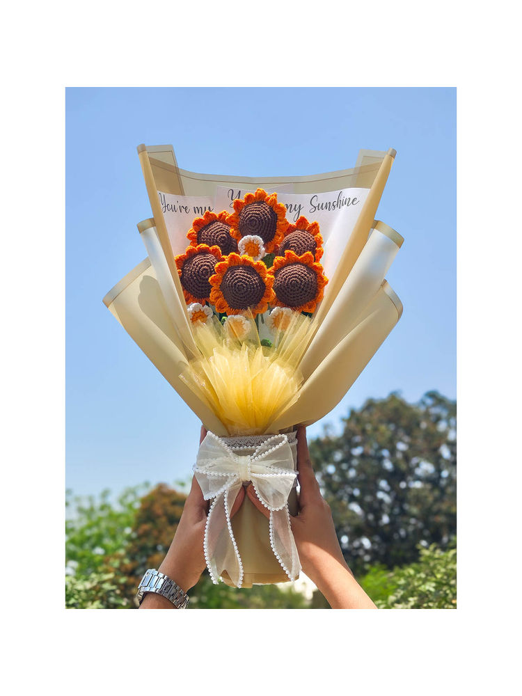 THE ZAPPY BOX Sunkissed Crochet Bouquet-picture-14