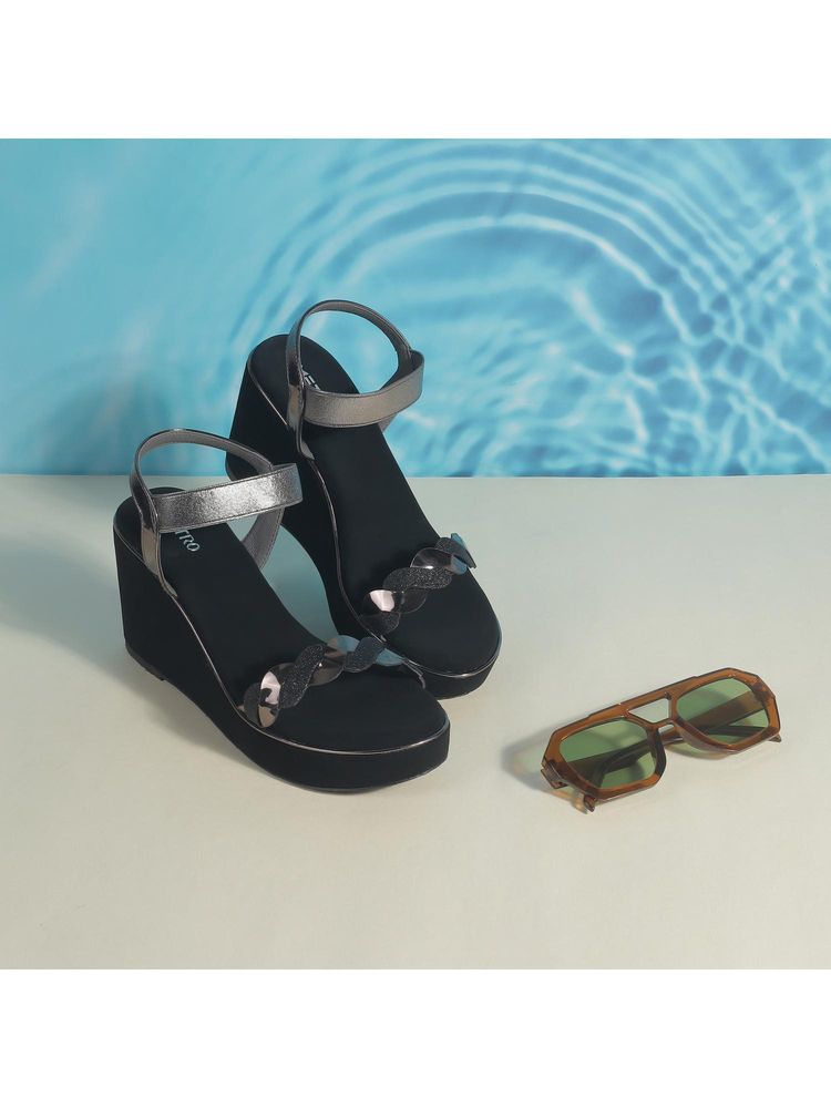 Metro Women Black Wedges Heels-image-22