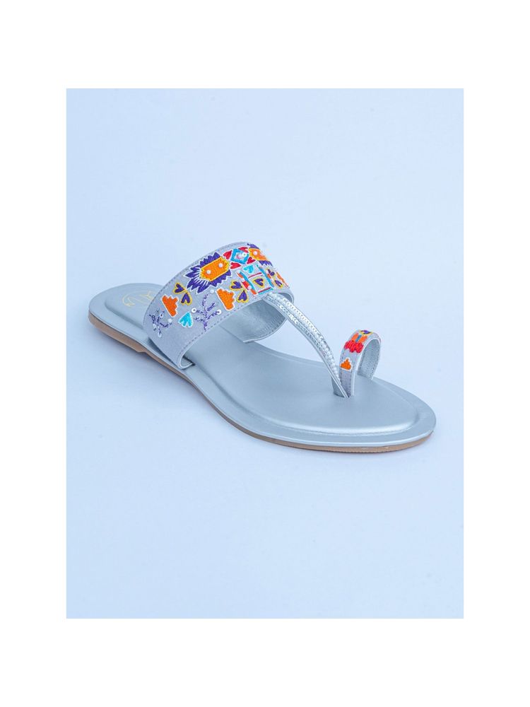 NR BY NIDHI RATHI Embellished Silver Kolhapuris-image-2