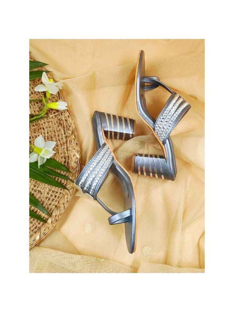 The Madras Trunk Women Kolhapuri Silver Heels-image-18