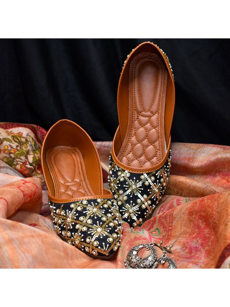 YASSIO Women Juno Embroidered Gold & Black Juttis-image-32