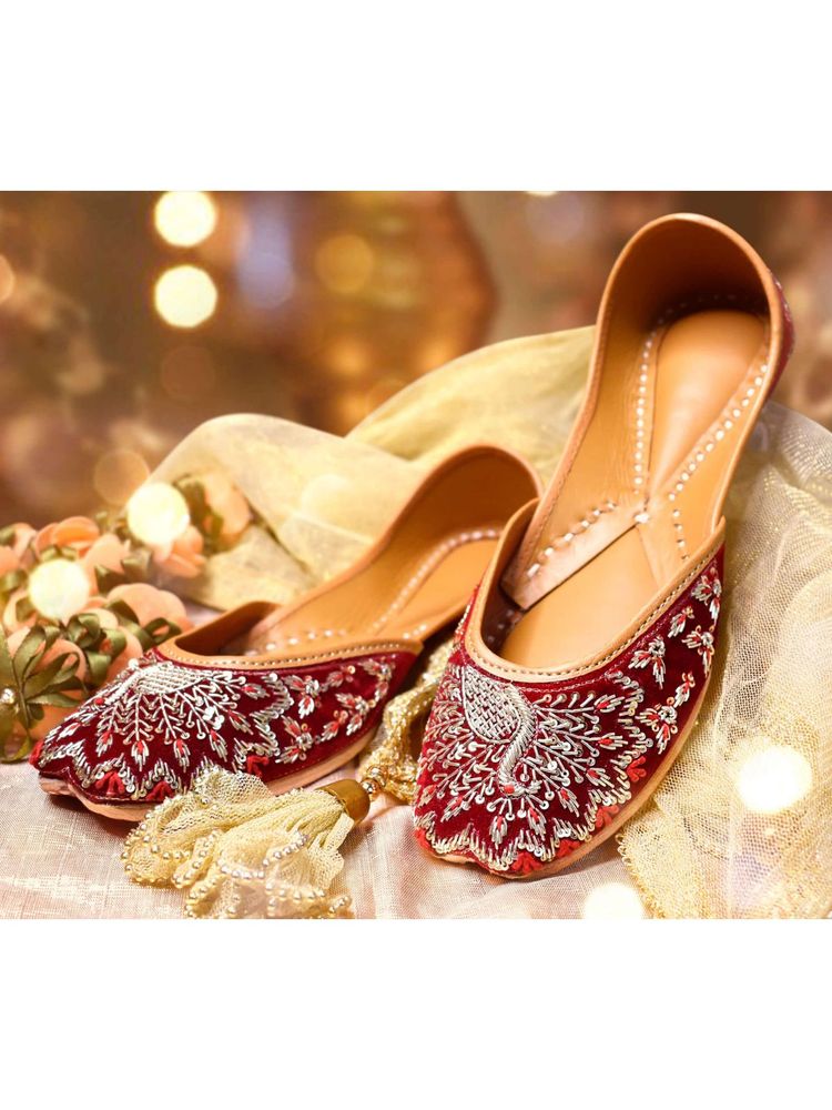 YASSIO Women Berenice Embroidered Maroon Juttis