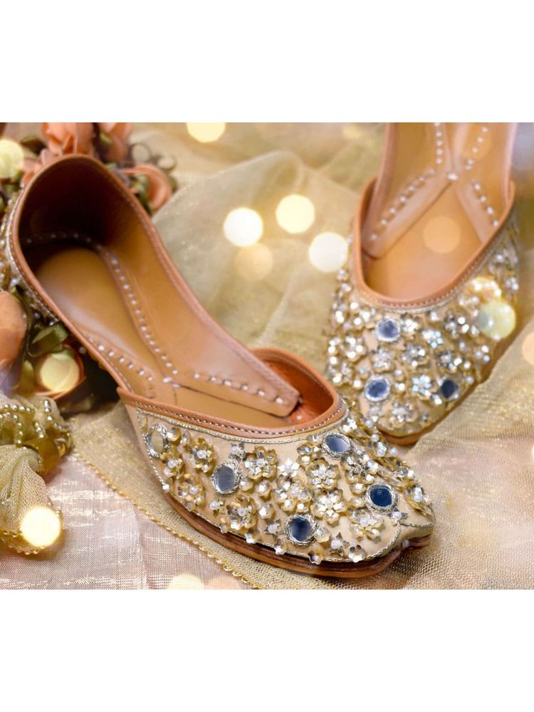 YASSIO Women Milah Embroidered Gold Juttis