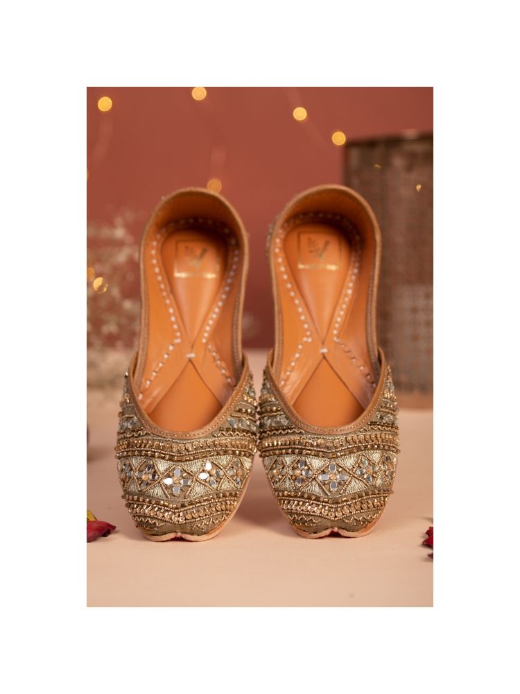 House of Vian Nihaar Gold Embellished Juttis