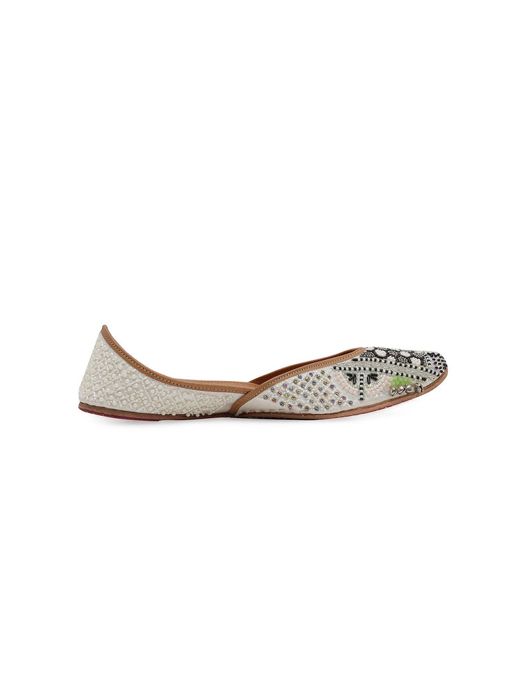 NR BY NIDHI RATHI White Printed Leather Embellished and Embroidered Ethnic Juttis-image-35
