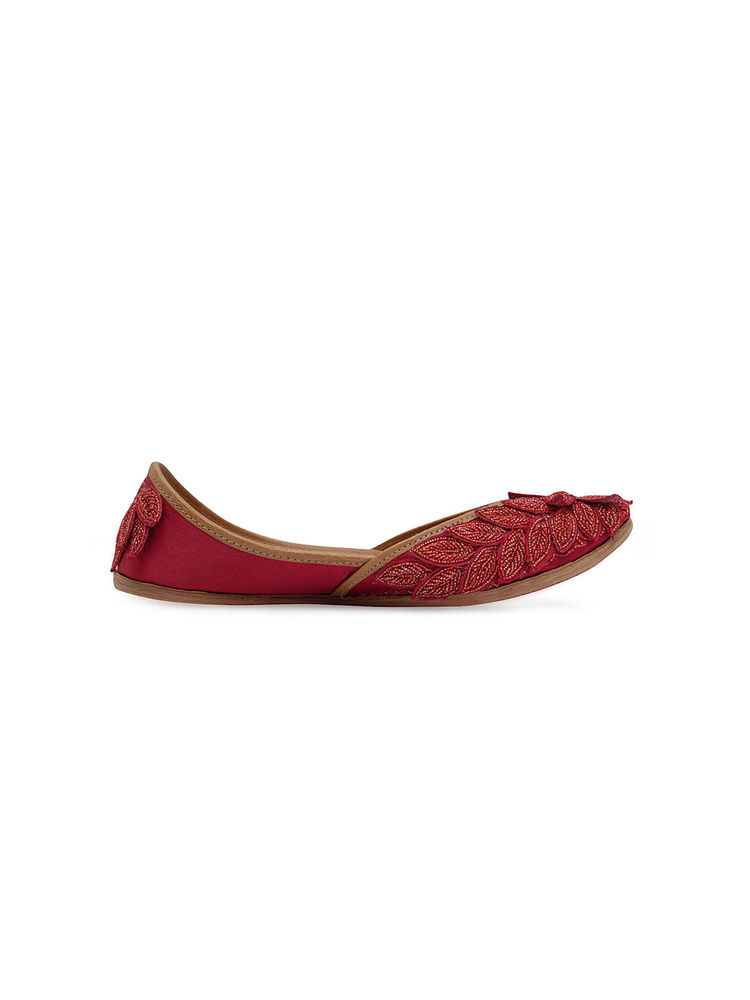 NR BY NIDHI RATHI Red Fabric All-Over Embroidered Juttis-picture-35