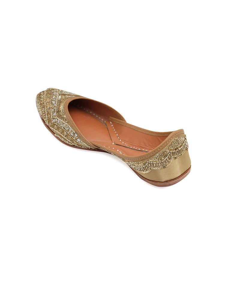 NR BY NIDHI RATHI Gold-Toned Fabric Embroidered Juttis-image-33