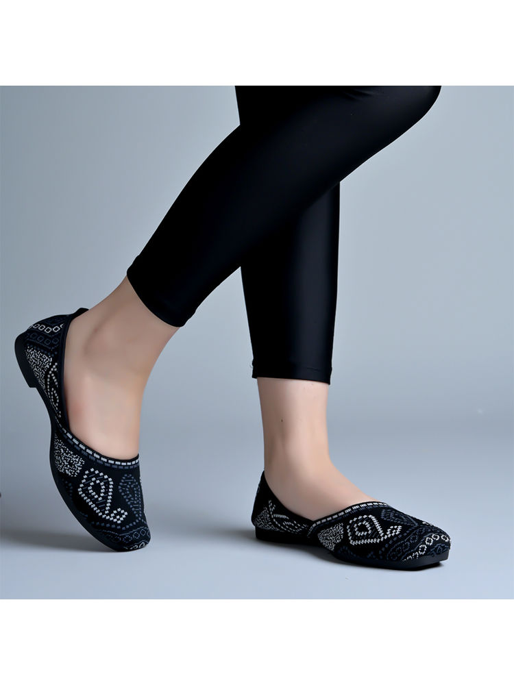 Shoetopia Embroidered Ethnic Black Juttis for Women