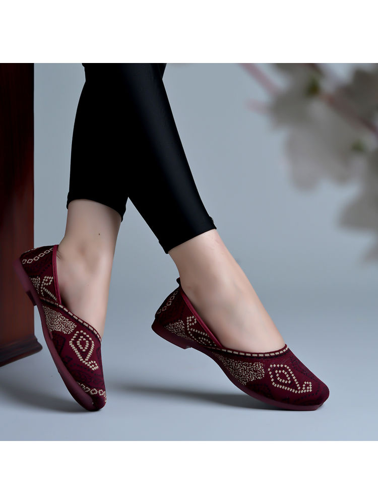Shoetopia Embroidered Ethnic Maroon Juttis for Women